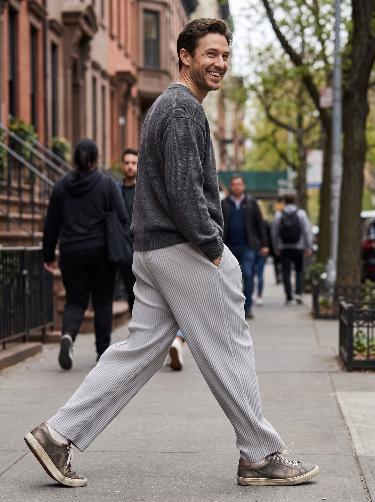 Man wearing Kentaro trousers pleated movement lifestyle